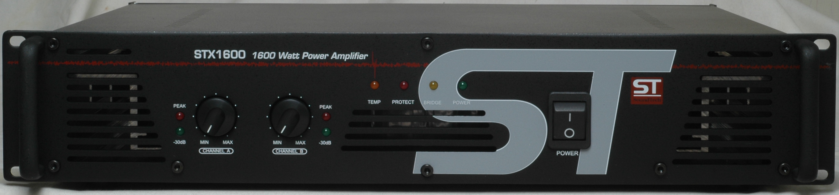 SOUNDTECH PS-2000 POWER AMPLIFIER 2 x 1000 WATTS 